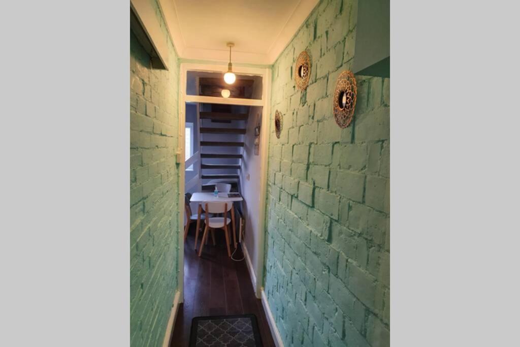 Апартаменты Cosy, Quirky, Comfy 'N' Chic House- Суиндон Экстерьер фото